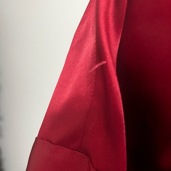 Elegant Red Kimono with Crane Design - Picture 4 of 11